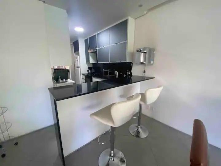 3 Quartos, Hidromassagem, Garagem, Duas Quadras Da Do Leblon * Rio de Janeiro