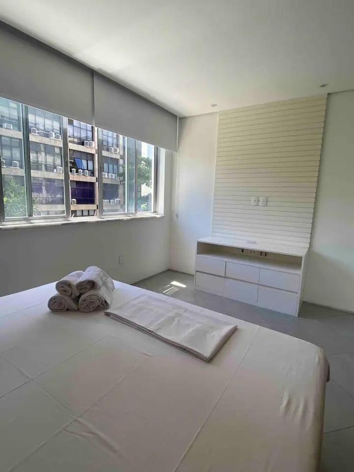 Apartamento 3 Quartos, Hidromassagem, Garagem, Duas Quadras Da Do Leblon