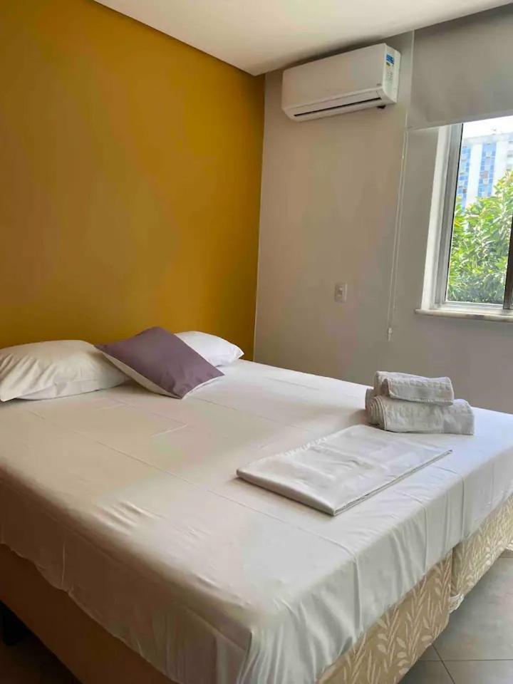 Apartamento 3 Quartos, Hidromassagem, Garagem, Duas Quadras Da Do Leblon *