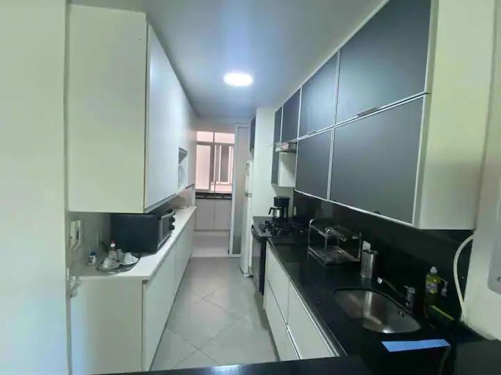 3 Quartos, Hidromassagem, Garagem, Duas Quadras Da Do Leblon *