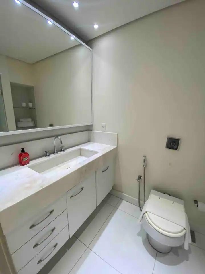 3 Quartos, Hidromassagem, Garagem, Duas Quadras Da Do Leblon