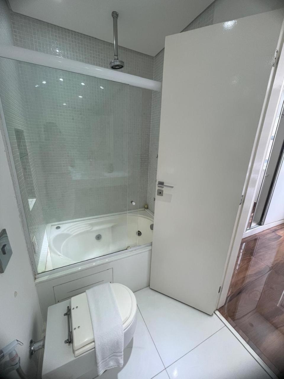 3 Quartos, Hidromassagem, Garagem, Duas Quadras Da Do Leblon Apartamento *