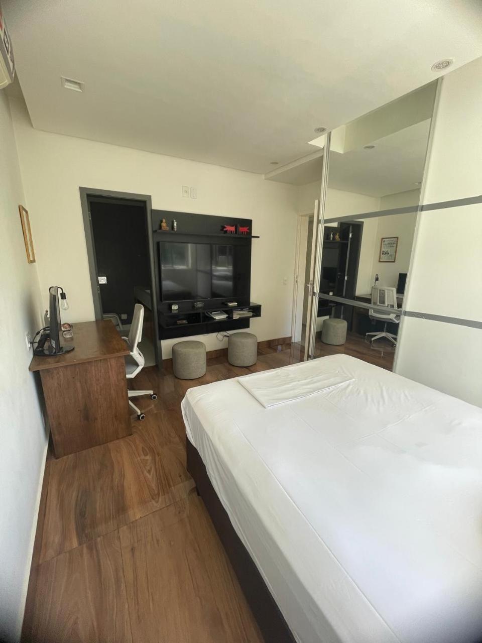 Apartamento 3 Quartos, Hidromassagem, Garagem, Duas Quadras Da Do Leblon